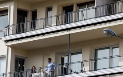 MULTA DE 1.000 EUROS A UNA COMUNIDAD DE VECINOS POR EXPONER EN EL PORTAL EL NOMBRE DE UN VECINO Y SU DEUDA